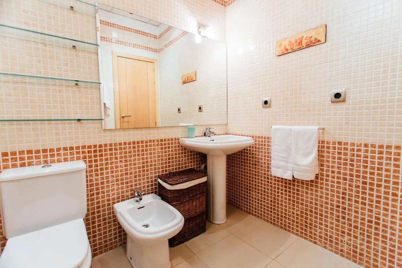 Bright And Central- 2Bd 1Bth- Malhara Севилья 0*,  Испания