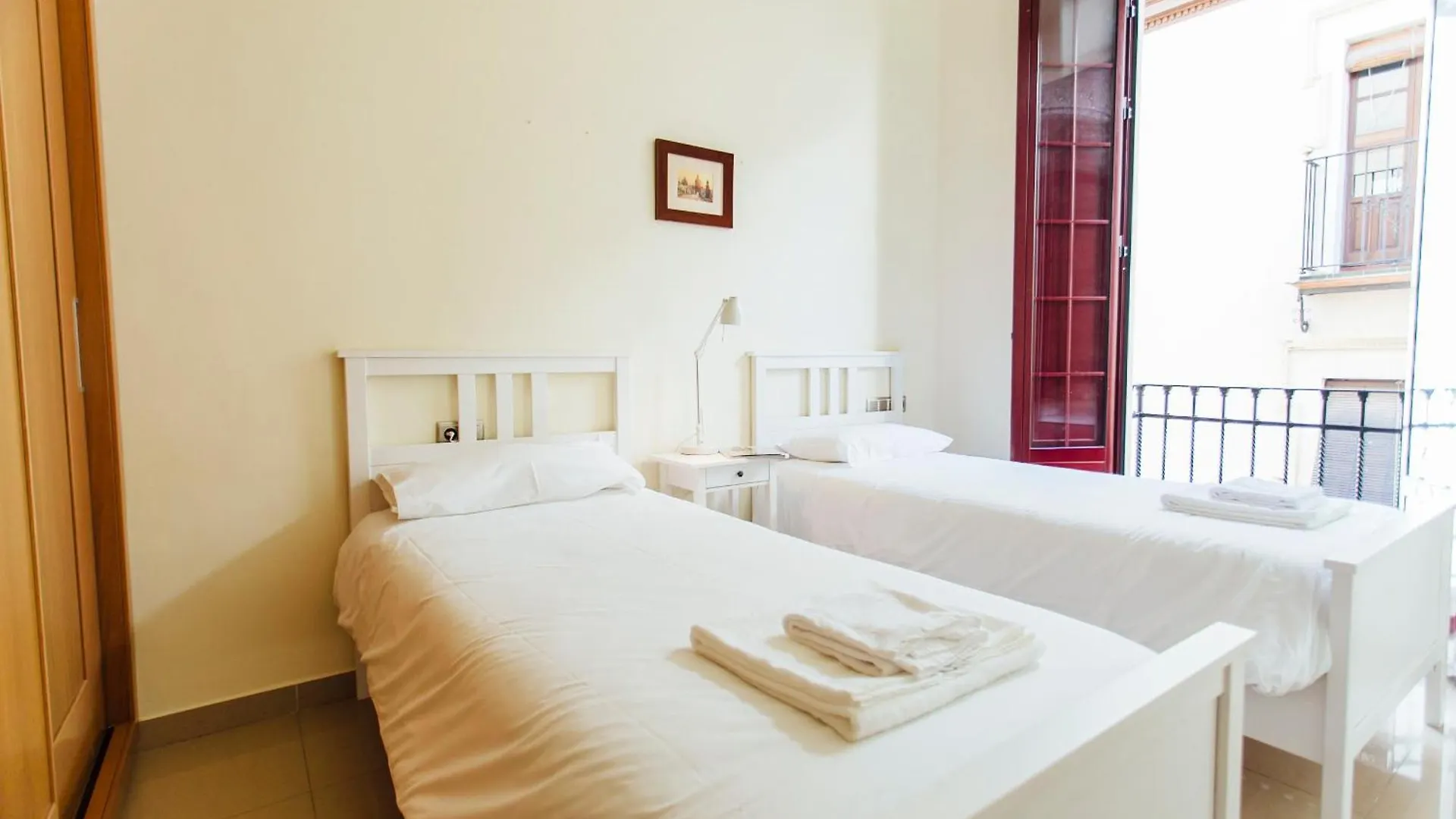 Апартаменты Bright And Central- 2Bd 1Bth- Malhara Севилья